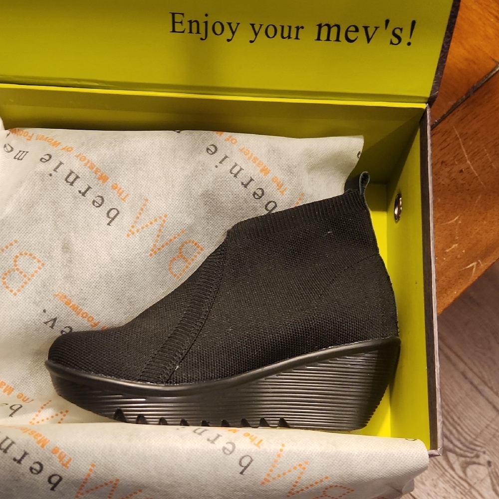 Bernie Mev. Black Ankle Booties